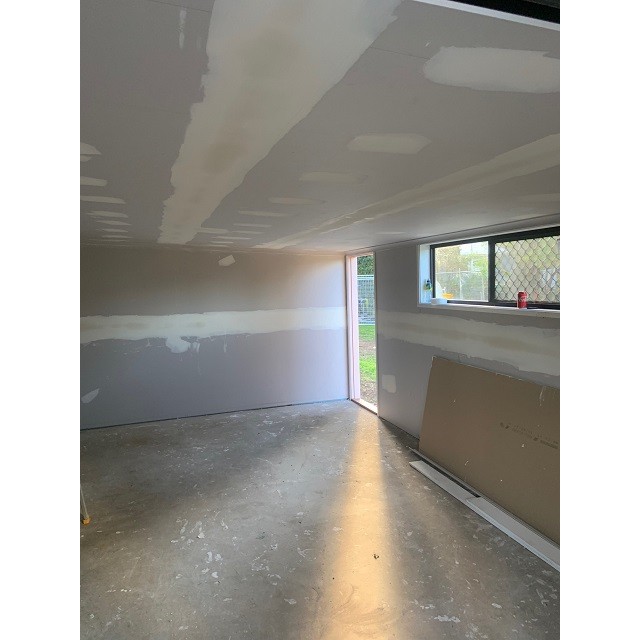 Hanging and setting of plasterboard